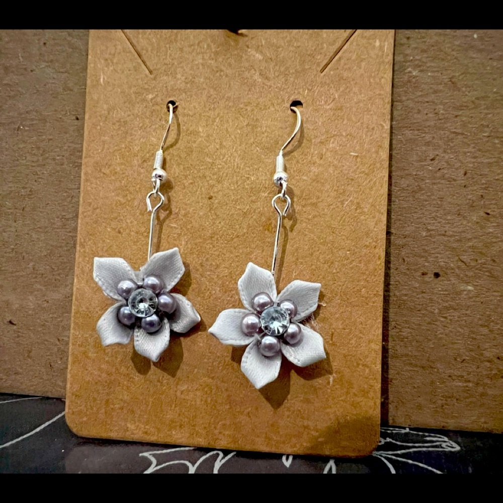 Silver ribbon flower earrings